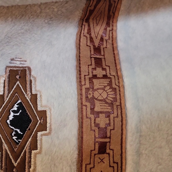 Vancouver Cream Pullover Fleece - Picture 3 of 9